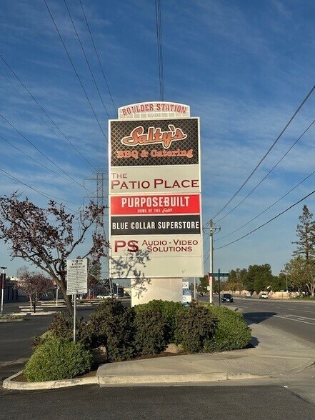 6801 White Ln, Bakersfield, CA à louer - Photo du bâtiment - Image 3 de 3