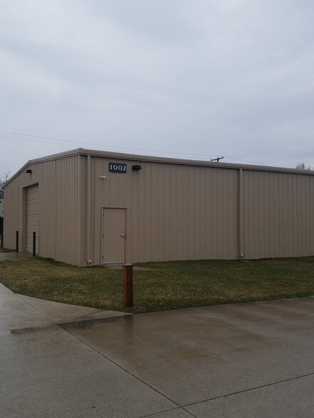 1002 Mitchell Jellison Dr, Elkhart, IN à louer - Photo du bâtiment - Image 3 de 6