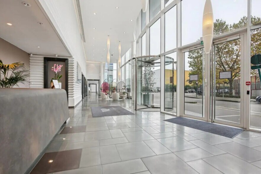 9-11 Rue Du Débarcadère, Colombes à louer - Photo du bâtiment - Image 3 de 23