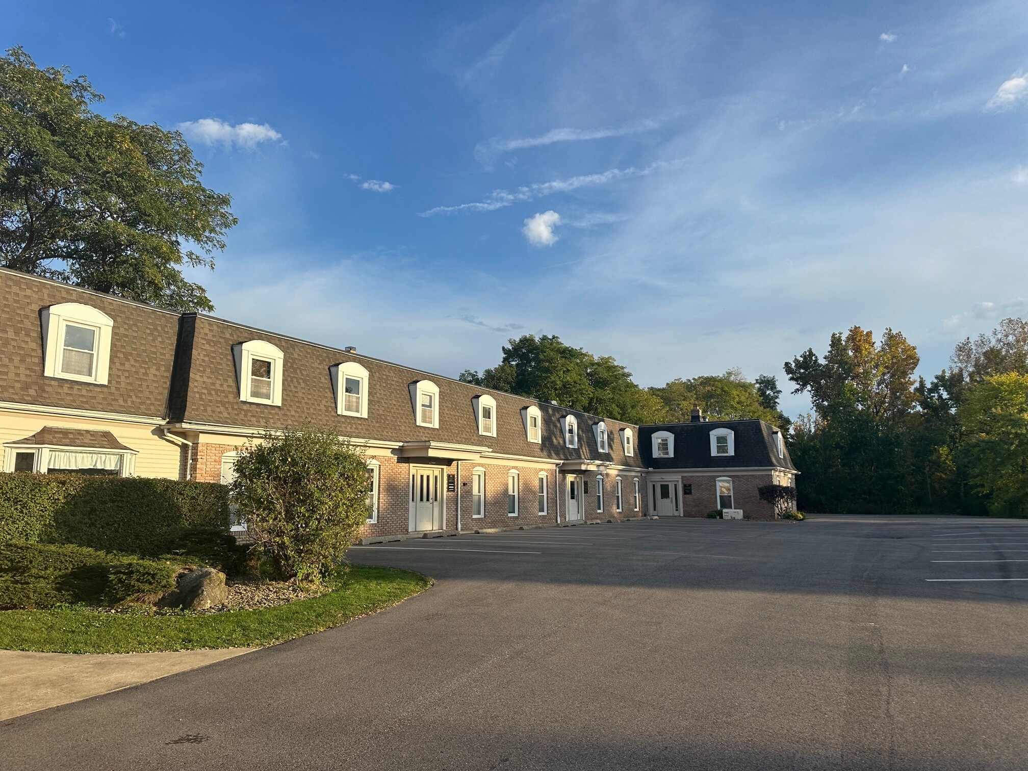 8437 Mayfield Rd, Chesterland, OH à vendre Photo principale- Image 1 de 9