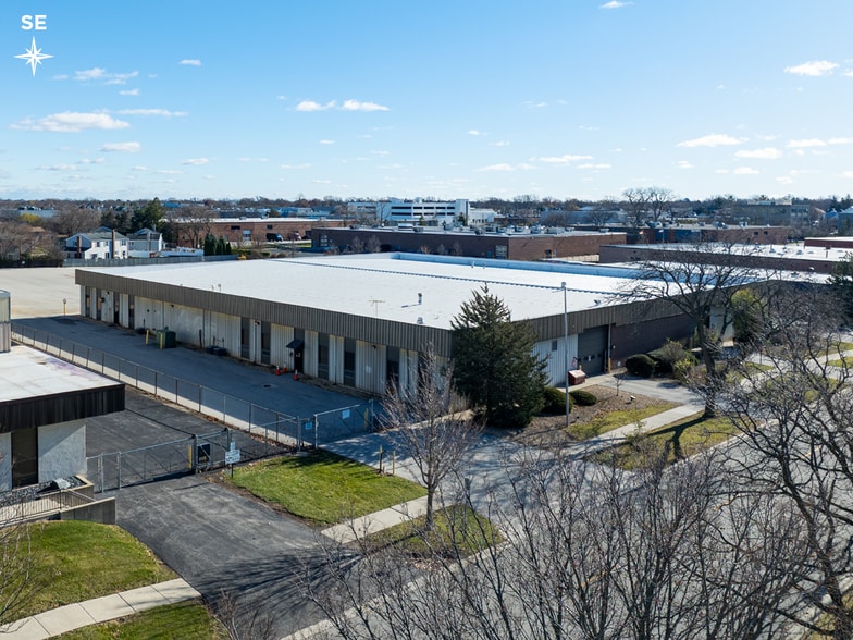 751 Blackhawk Dr, Westmont, IL for sale - Building Photo - Image 3 of 4