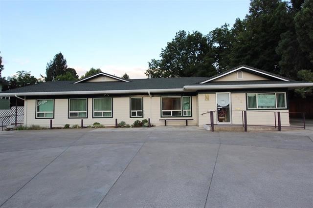 342 N Main St, Yreka, CA à vendre - Photo du bâtiment - Image 1 de 1