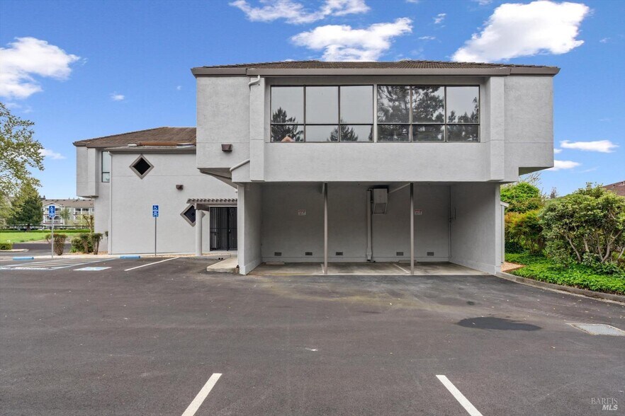 1370 Medical Center Dr, Rohnert Park, CA à louer - Photo du bâtiment - Image 3 de 34