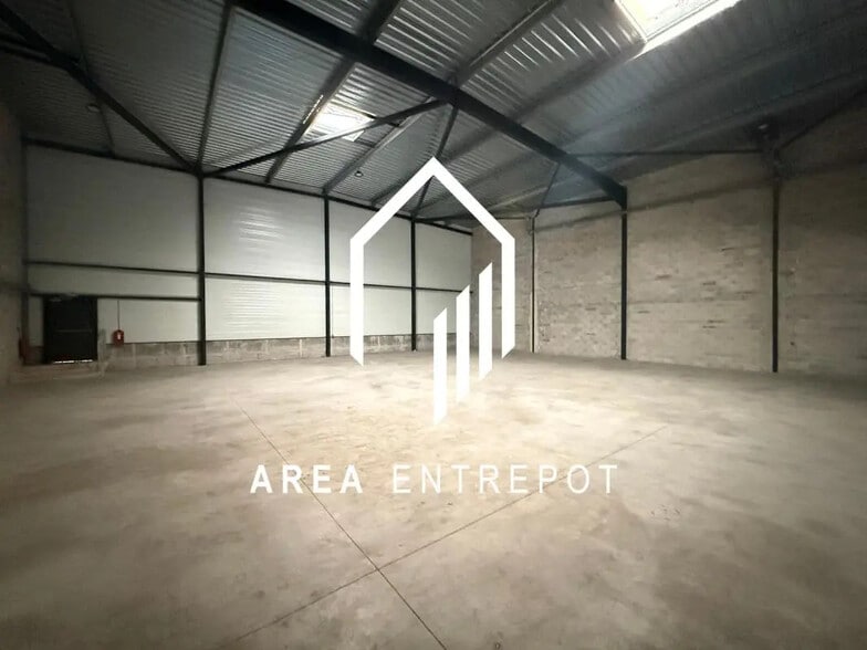 Flex in Aix-en-Provence for lease - Interior Photo - Image 2 of 8