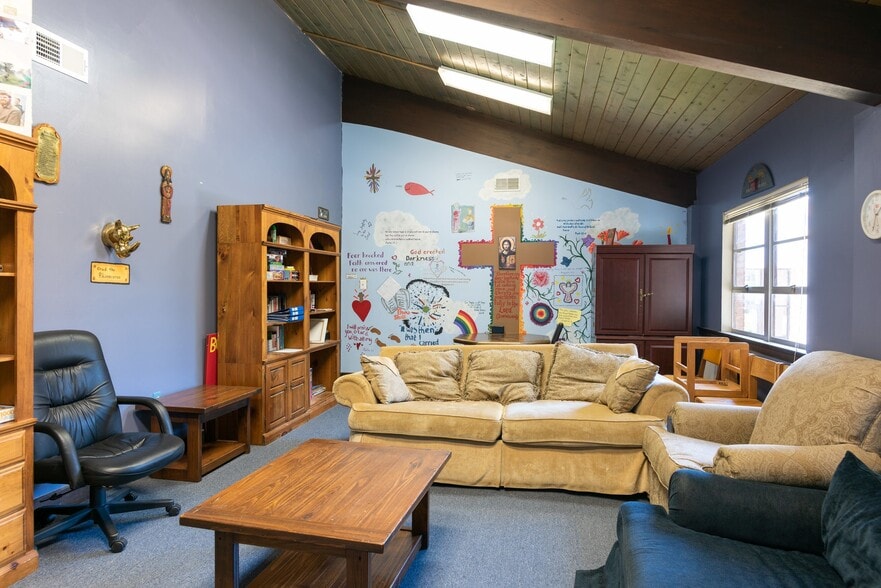 37018 Glendale St, Purcellville, VA for lease - Interior Photo - Image 3 of 8