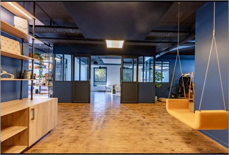 Bureau dans Issy-les-Moulineaux à vendre - Photo du bâtiment - Image 2 de 11