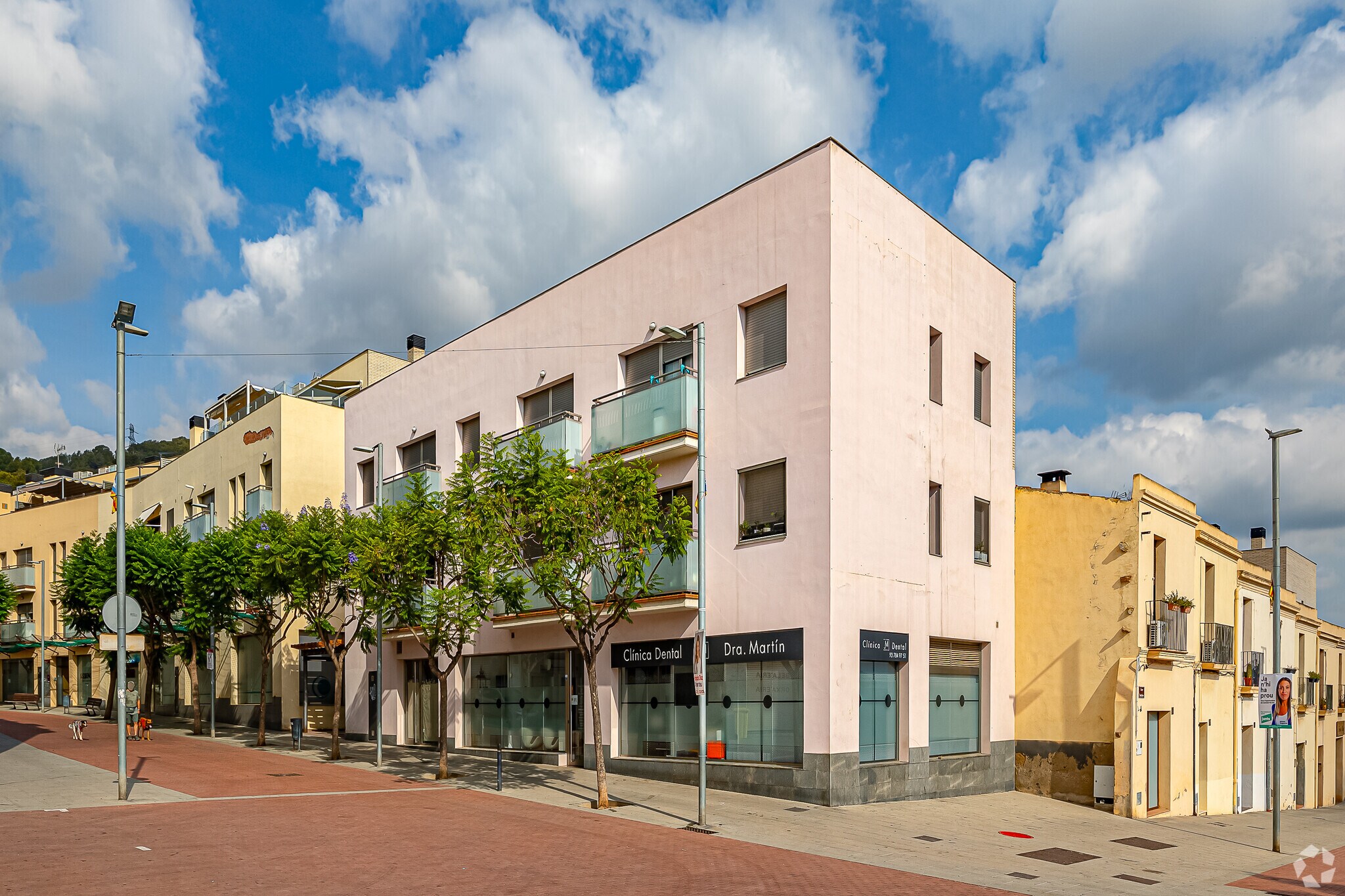 Immeuble residentiel dans Santa Coloma de Cervelló, Barcelona à vendre Photo du bâtiment- Image 1 de 3