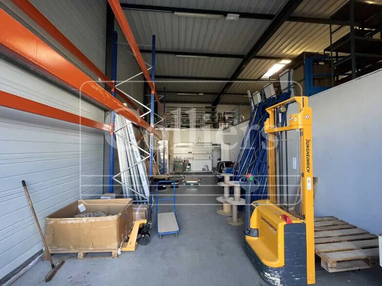 Office in Éguilles for lease - Interior Photo - Image 3 of 17