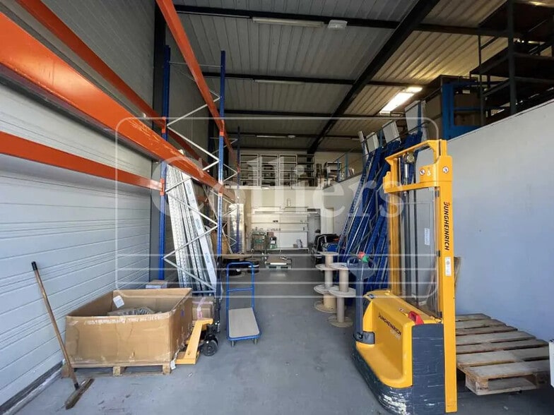 Bureau dans Éguilles à louer - Photo intérieure - Image 3 de 17