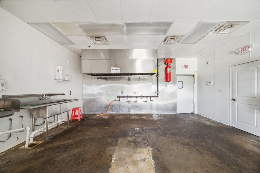 8620 Grand Mission Blvd, Richmond, TX for lease - Building Photo - Image 1 of 11