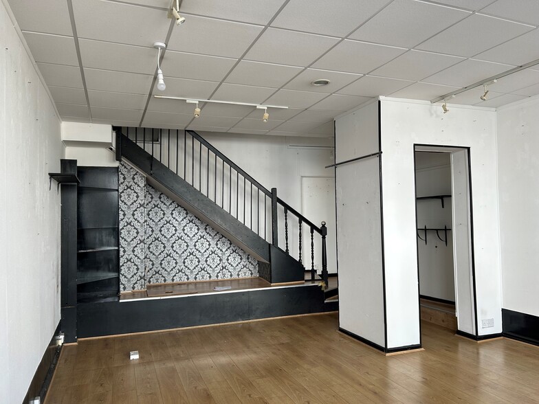 32 Lowther St, Whitehaven for sale - Interior Photo - Image 3 of 6