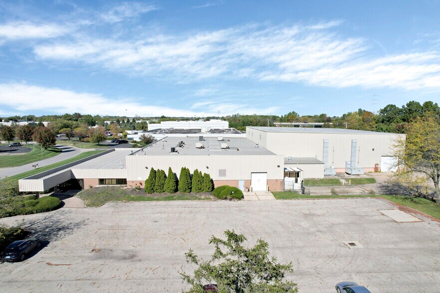 535 Enterprise Dr, Lewis Center, OH à vendre - Photo du bâtiment - Image 2 de 10