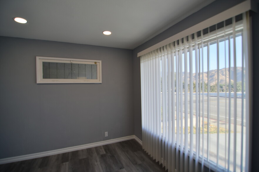 1115 W Ramsey St, Banning, CA for sale - Interior Photo - Image 3 of 29