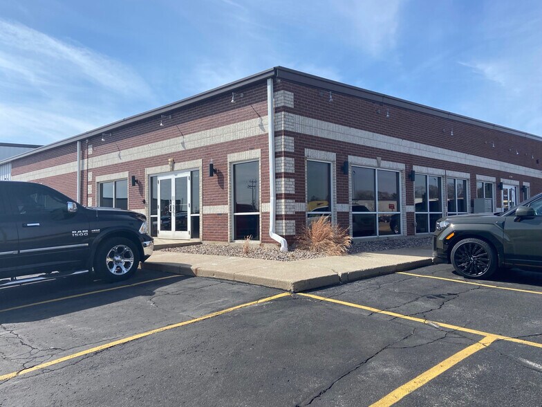 969 Waube Ln, Green Bay, WI à vendre - Photo du bâtiment - Image 1 de 1