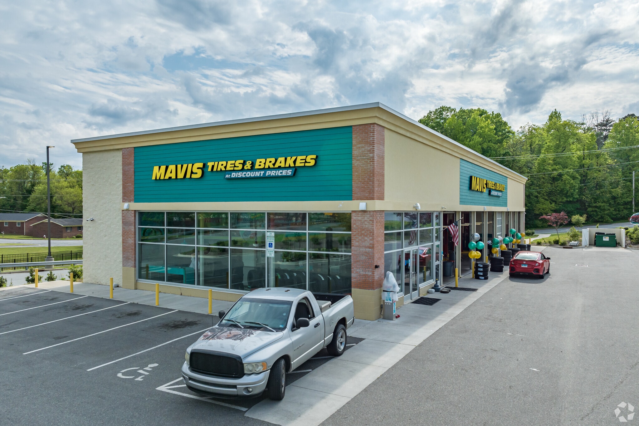 131 Westchester Dr, High Point, NC à vendre Photo principale- Image 1 de 6