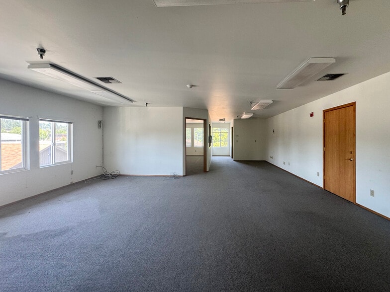 7330 NE Bothell Way, Kenmore, WA for lease - Interior Photo - Image 2 of 8