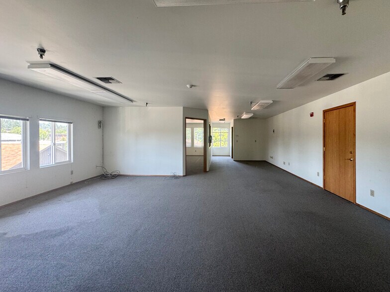 7330 NE Bothell Way, Kenmore, WA à louer - Photo intérieure - Image 2 de 8