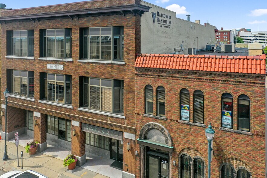 11 N 7th Ave N, Saint Cloud, MN à vendre - Photo du bâtiment - Image 2 de 42