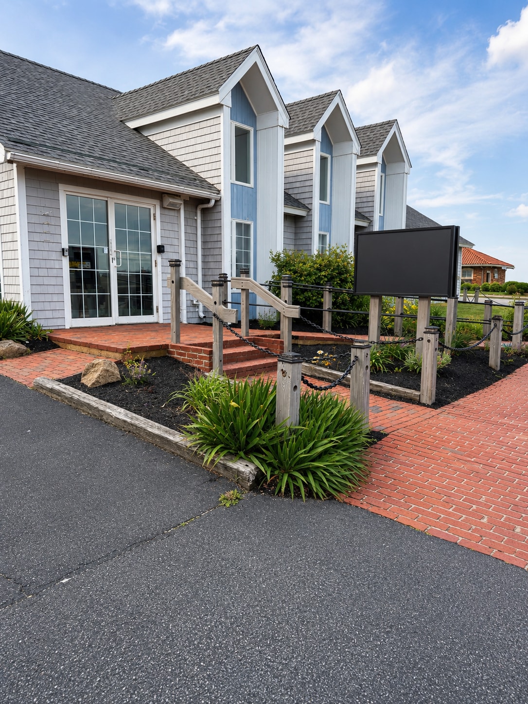 3 Oak Bluffs Ave, Vineyard Haven, MA for sale Building Photo- Image 1 of 3