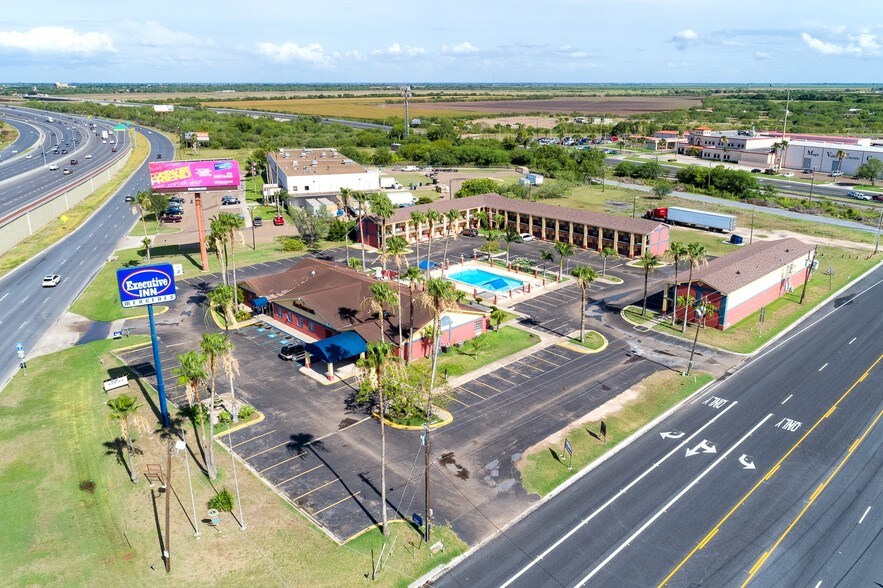 1990 W Expressway 83, Mercedes, TX à vendre - Photo du bâtiment - Image 2 de 18