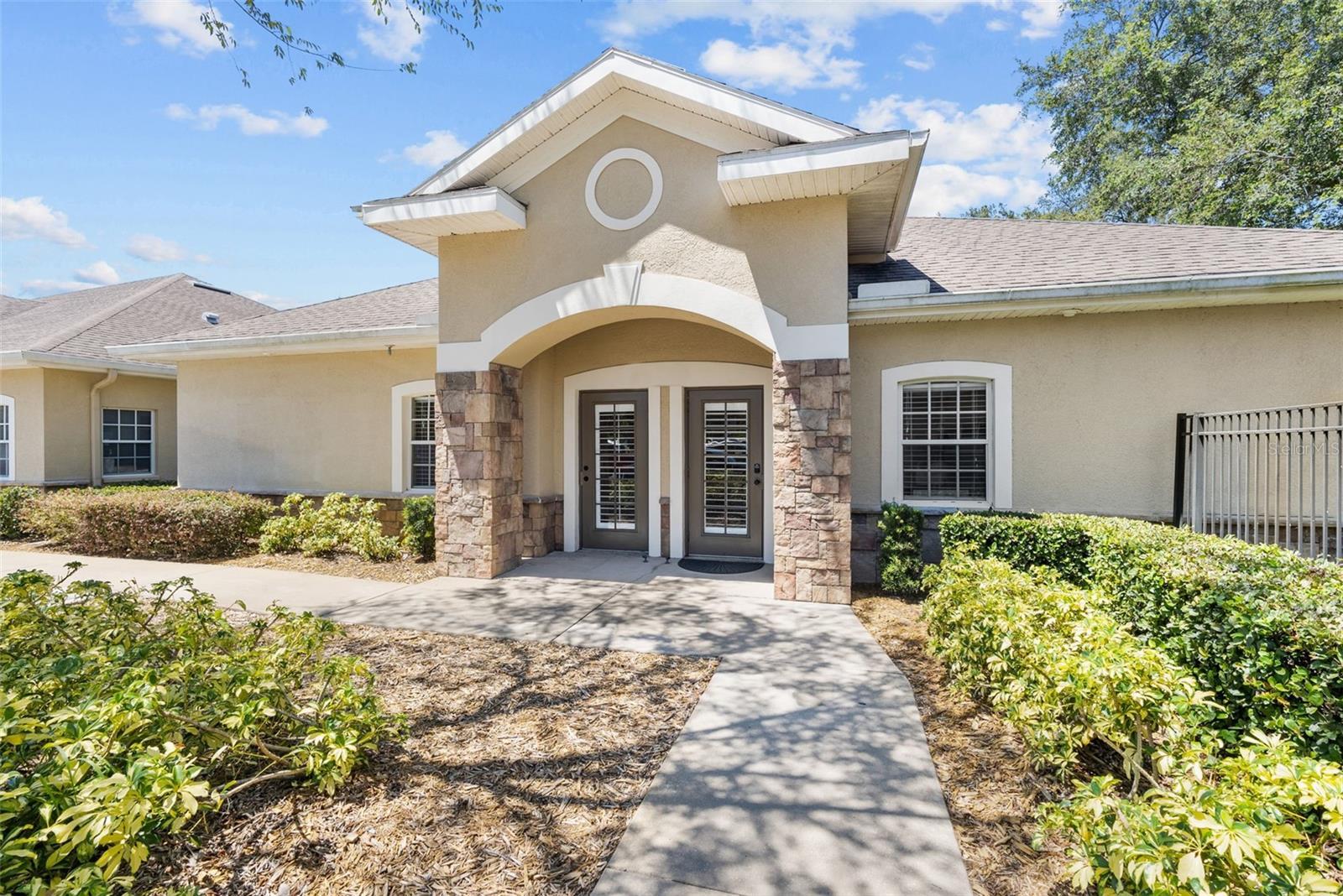 8471-8473 W Linebaugh Ave, Tampa, FL à louer Photo principale- Image 1 de 28