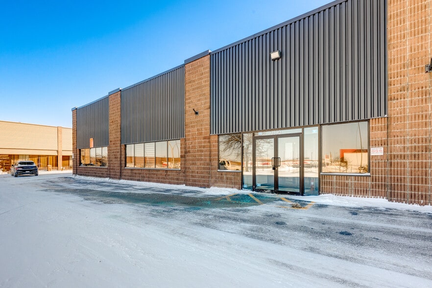 3540-3600 St Griffith, Montréal, QC à louer - Photo du bâtiment - Image 2 de 16