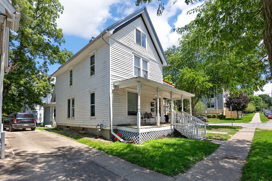 530 E Washington St, Iowa City, IA for sale - Building Photo - Image 1 of 4