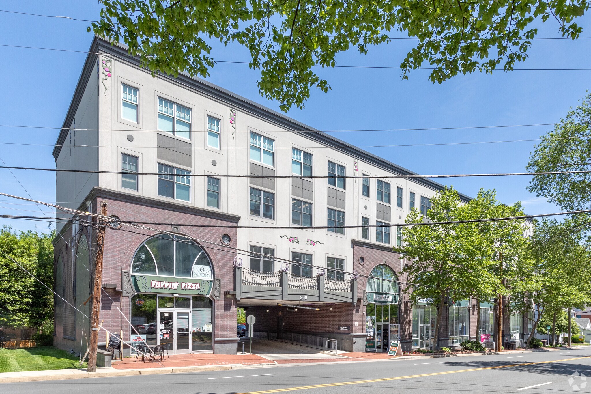 800 W Broad St, Falls Church, VA à vendre Photo du bâtiment- Image 1 de 7