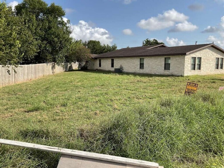208 E York St, Ganado, TX à vendre - Photo du bâtiment - Image 2 de 13