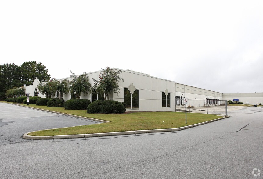 6021 Greensboro Dr SW, Atlanta, GA for lease - Primary Photo - Image 1 of 7