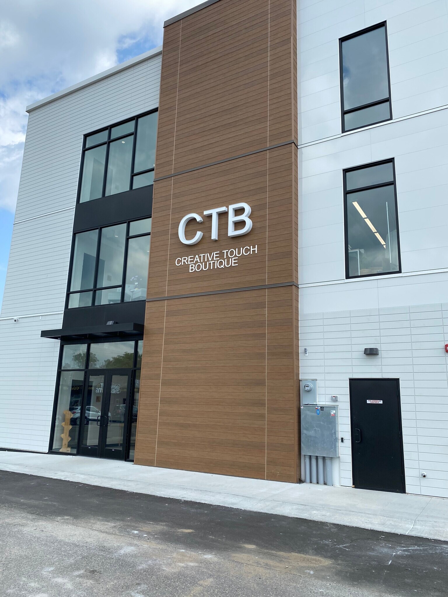 504 Broadway St, Alexandria, MN for lease Building Photo- Image 1 of 22