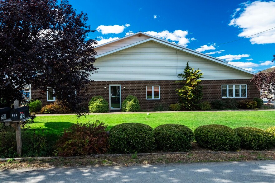 215 Reading Ave, Williamsport, PA à vendre - Photo du bâtiment - Image 2 de 19