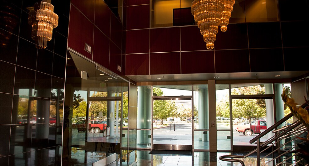 5 E River Park Pl W, Fresno, CA à louer - Photo intérieure - Image 2 de 2