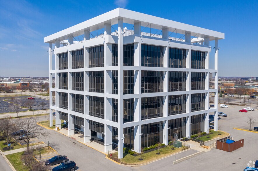 1111 Plaza Dr, Schaumburg, IL à louer - Photo du bâtiment - Image 3 de 12