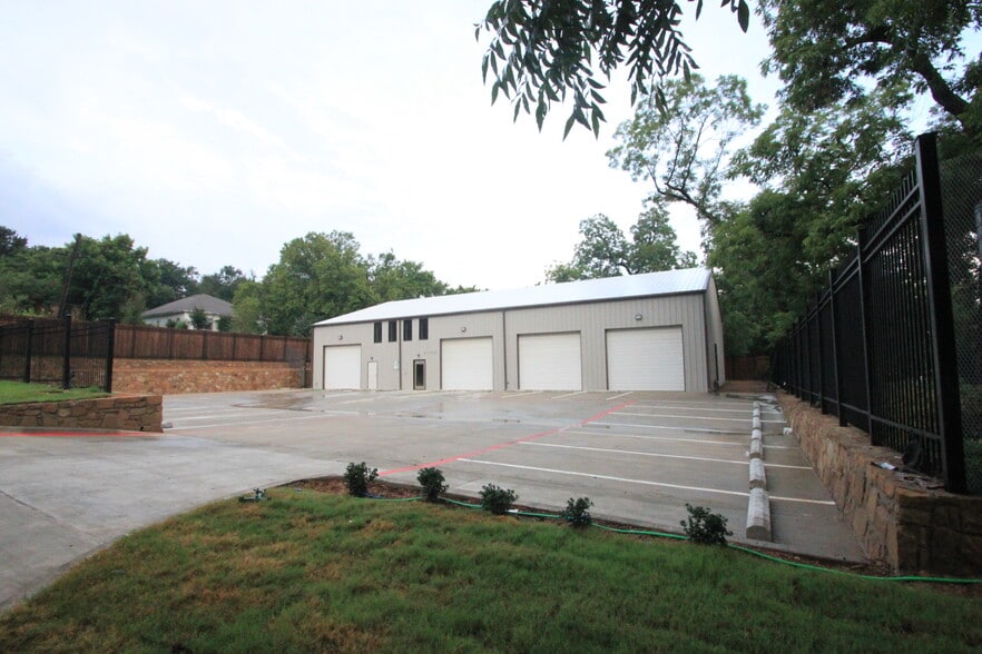 2105 Vilbig Rd, Dallas, TX for lease - Primary Photo - Image 1 of 9