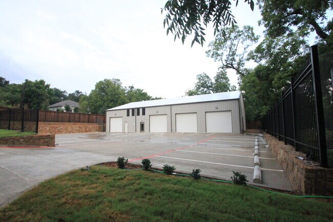 More details for 2105 Vilbig Rd, Dallas, TX - Industrial for Lease