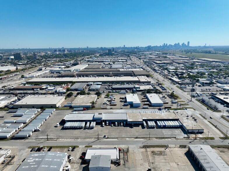 3817 Irving Blvd, Dallas, TX à louer - Photo du bâtiment - Image 3 de 17