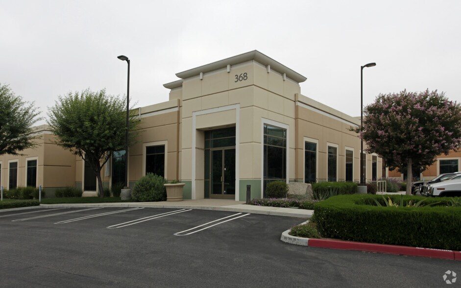 368 E Vanderbilt Way, San Bernardino, CA for lease - Building Photo - Image 2 of 12