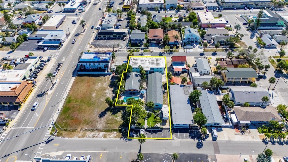 523 72nd Ave, St Pete Beach, FL à vendre Photo principale- Image 1 de 69