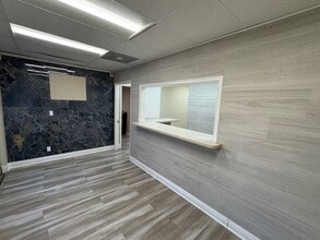 18345 Ventura Blvd, Tarzana, CA for lease Interior Photo- Image 1 of 8