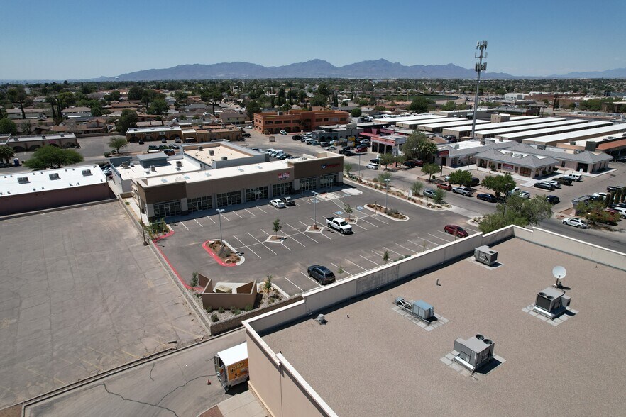 10970 Ben Crenshaw dr, El Paso, TX à louer - Photo du bâtiment - Image 2 de 9