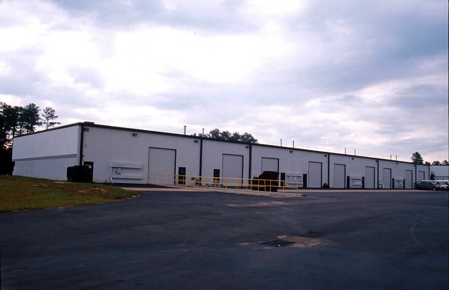 2401 Brentwood Rd, Raleigh, NC à louer - Autre - Image 2 de 8