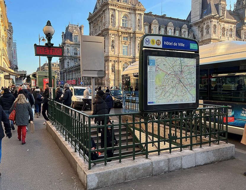 Retail in Paris for lease Building Photo- Image 1 of 2