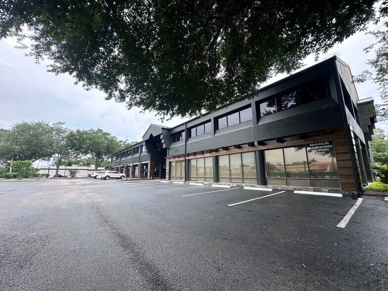 2901 Curry Ford Rd, Orlando, FL à louer - Photo du bâtiment - Image 2 de 4