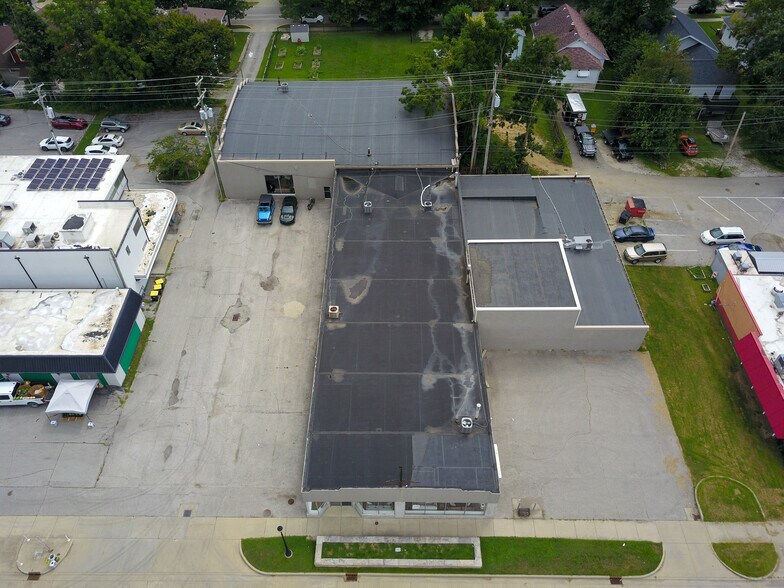 515 S Walnut St, Bloomington, IN à vendre - Photo du bâtiment - Image 2 de 14