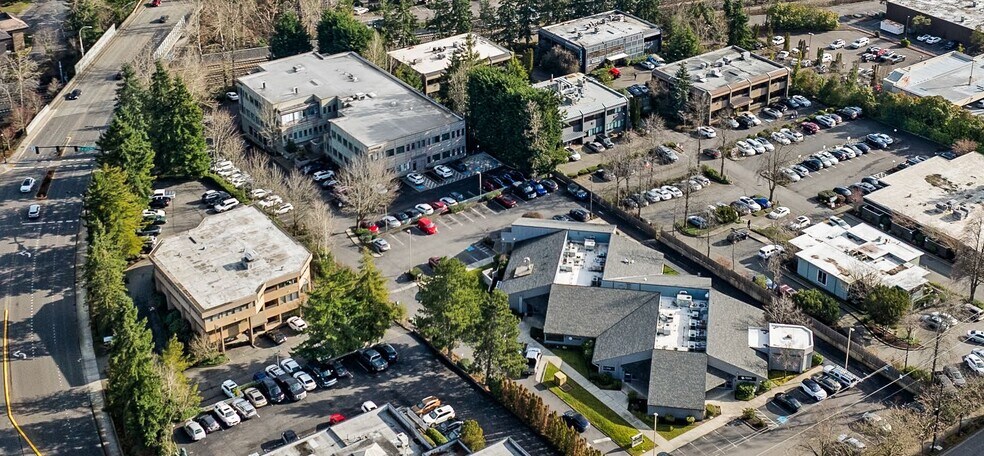 Wilburton Central portefeuille de 2 propriétés à vendre sur LoopNet.ca - Photo du bâtiment - Image 2 de 7