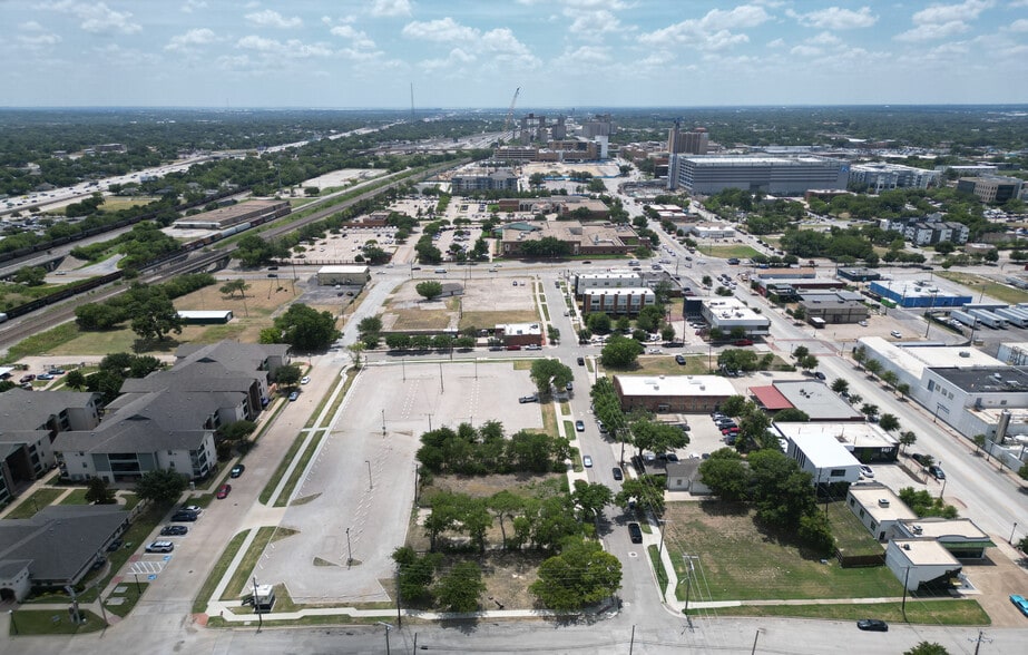 901 Bryan Ave, Fort Worth, TX for sale - Building Photo - Image 2 of 3