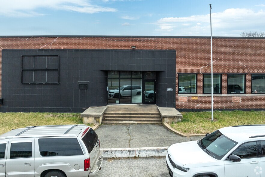 6001 Erdman Ave, Baltimore, MD à vendre - Photo du bâtiment - Image 3 de 10