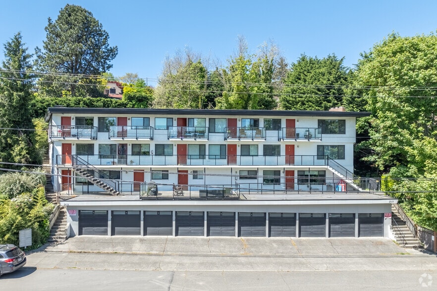 2515 Thorndyke Ave W, Seattle, WA for sale - Building Photo - Image 2 of 17