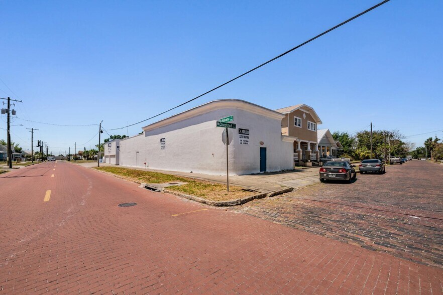 2902 W Chestnut St, Tampa, FL à louer - Photo du bâtiment - Image 2 de 15